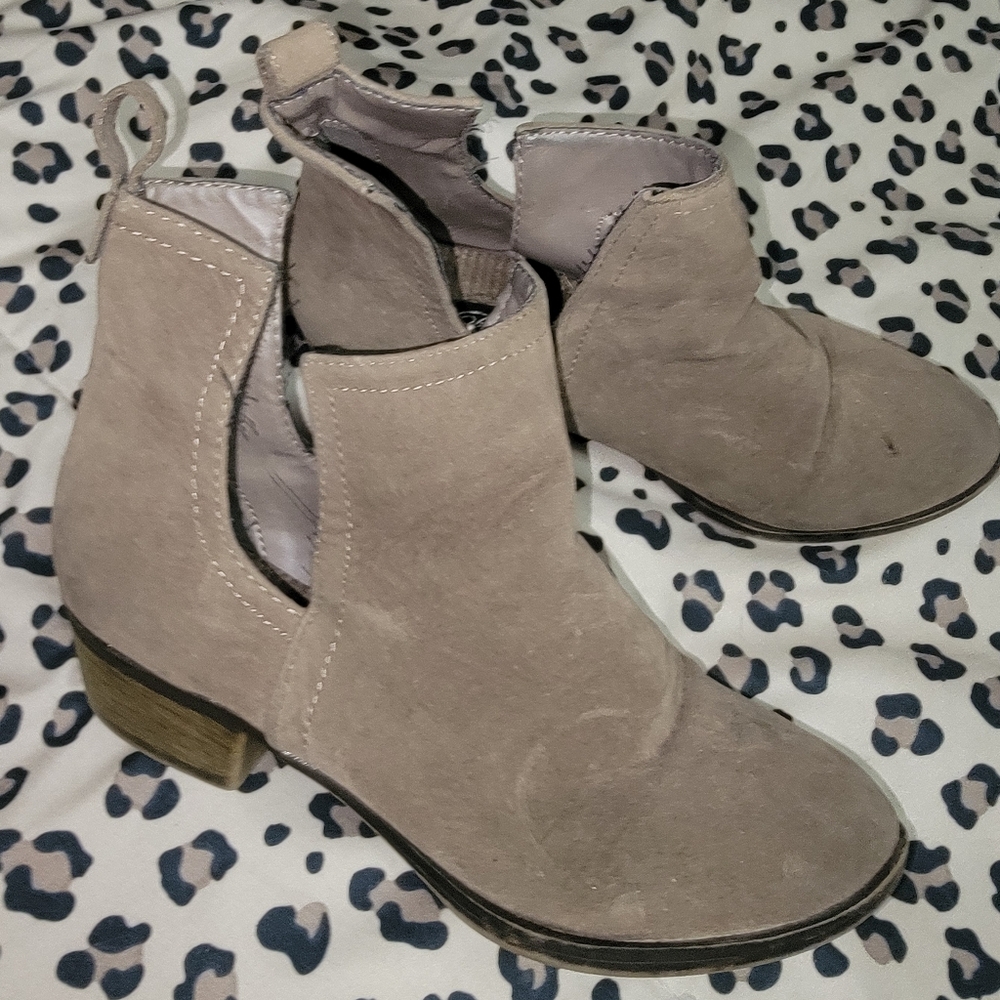 Stylish Tan Ankle Boots